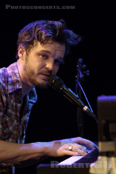 THE TALLEST MAN ON EARTH - 2010-11-29 - PARIS - Cafe de la Danse - 